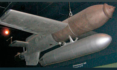 Немецкие радиоуправляемые, (или планирующие) бомбы Hs293 и FX1400