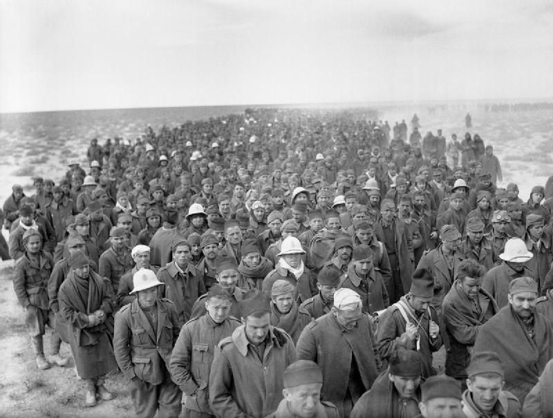 Итальянские военнопленные, захваченные в ходе операции "Компас", 1940