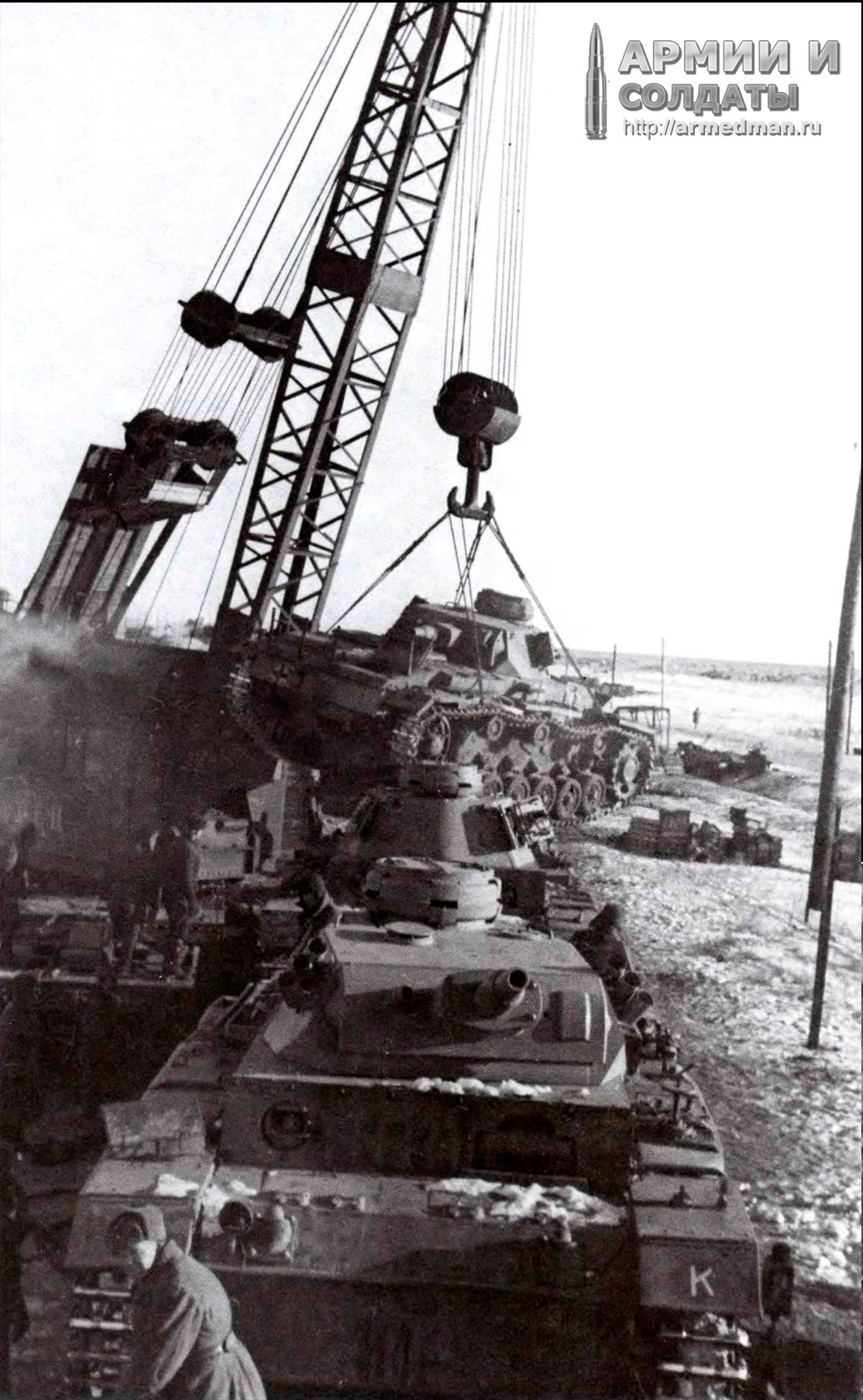 погрузка-трофейныйх-Pz.III-для-отправки-на-ремонт,-январь-1943-г.,-Сталинград