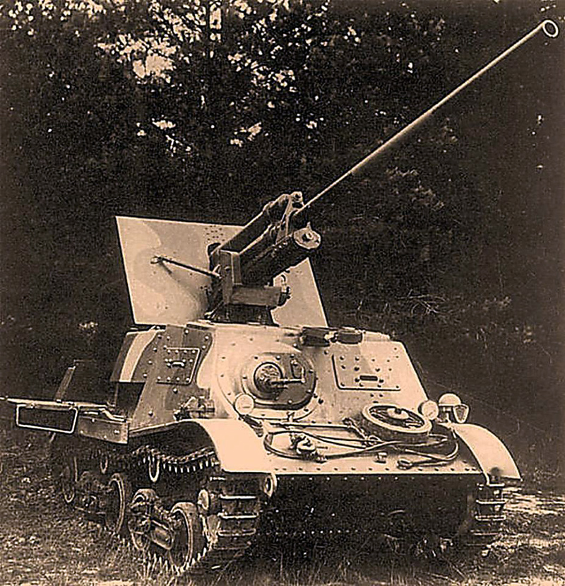 Тягач Т-20 "комсомолец" с 57-мм пушкой. Больше известен как ЗИС-30