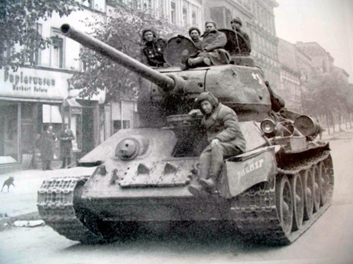 Т-34 на берлинской улице