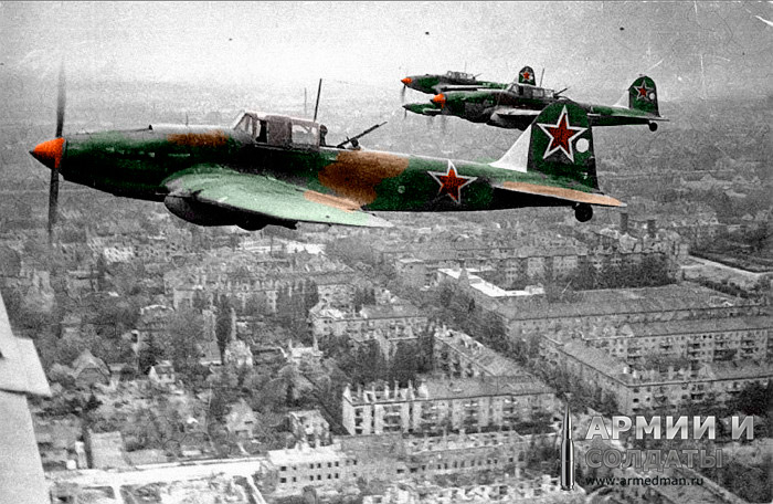 Советские-штурмовики-Ил-2-над-Берлином