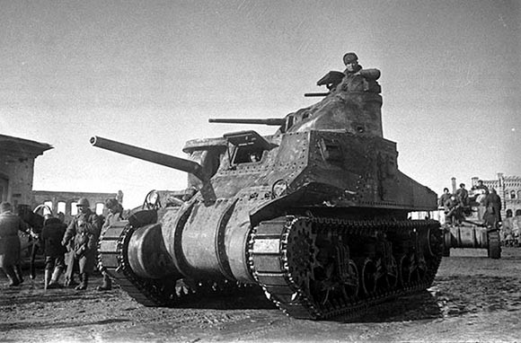 M3 «Генерал Грант» в расположении советских войск