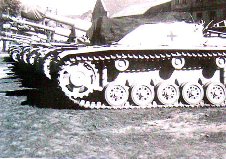 не-СТУГ3,-а-штургаубица-Sturmhaubitze-(StuH)-42-с-105-мм-орудием