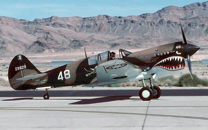 Американский истребитель второй мировой войны P-40 Томагавк
