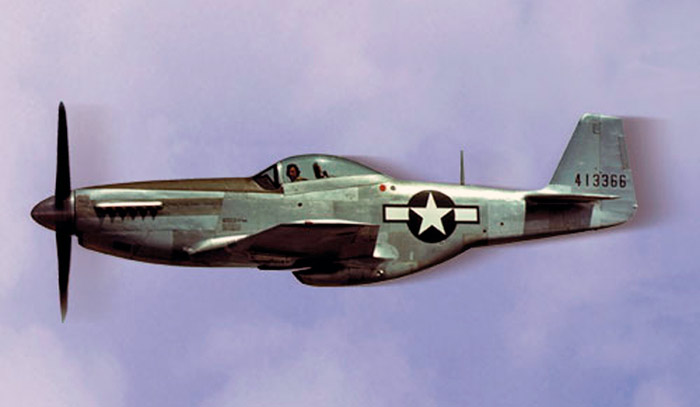 истребитель P-51 Мустанг в полете