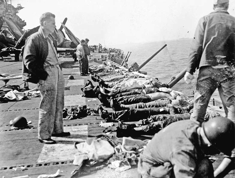 Погибшие от атаки камикадзе на американский корабль