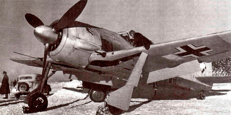 FW-190 готовят к вылету.