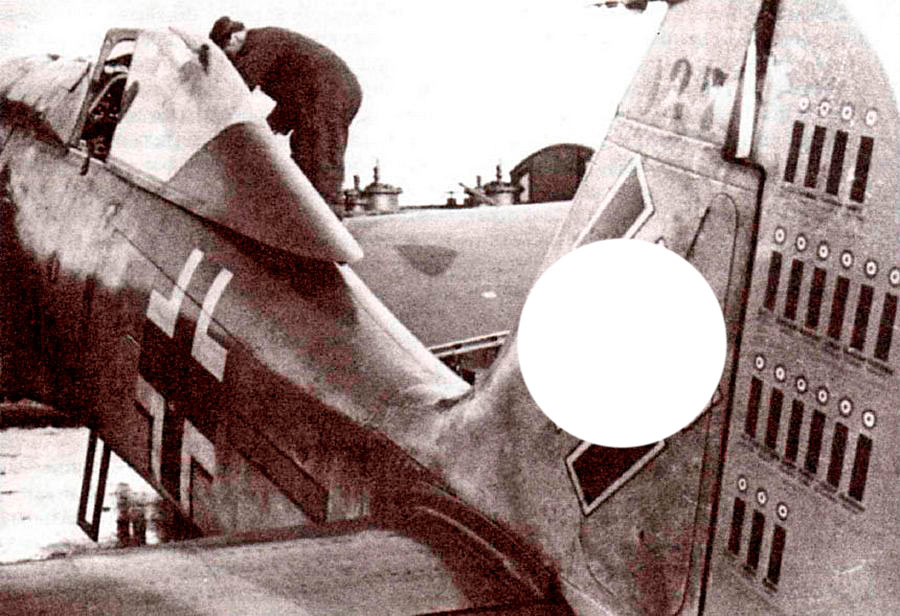 FW-190 лейтенанта Шнайдера (ноябрь-1941) - обратите внимание как сдвигается фонарь кабины.