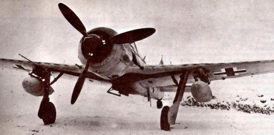 FW-190G-2 - уже не истребитель, но истребитель-бомбардировщик.
