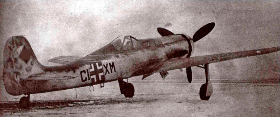 Ta-152C-1 отличался от Fw-190 сильно удлиненным крылом и сразу 5-ю пушками.