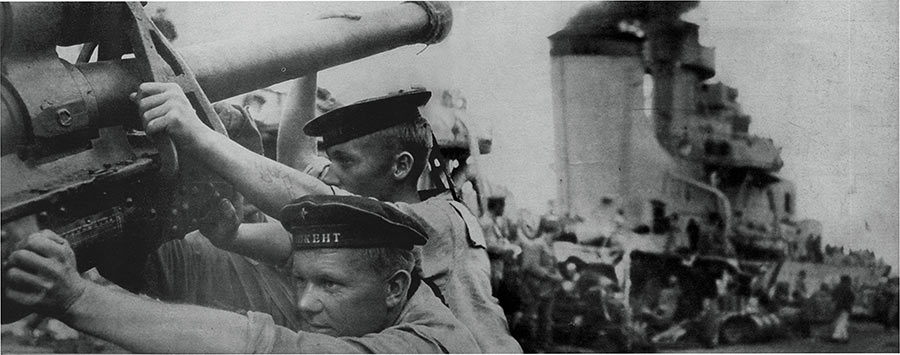Подготовка к бою 76-мм пушки лидера эсминецев «Ташкент», оборона Севастополя, 1942 год.