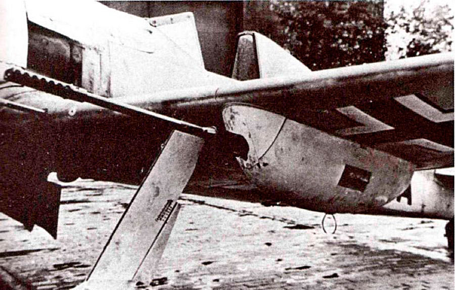 Подвесная авиационная пушка MK-103 на истребителе FW-190A5. Пушка имела калибр 30-мм и считалась лучшей немецкой авиапушкой того времени.