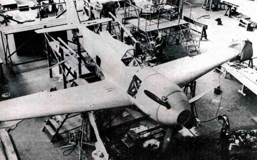 Прототип FW-190 пока ещё больше напоминает «Мессершмитт-109»