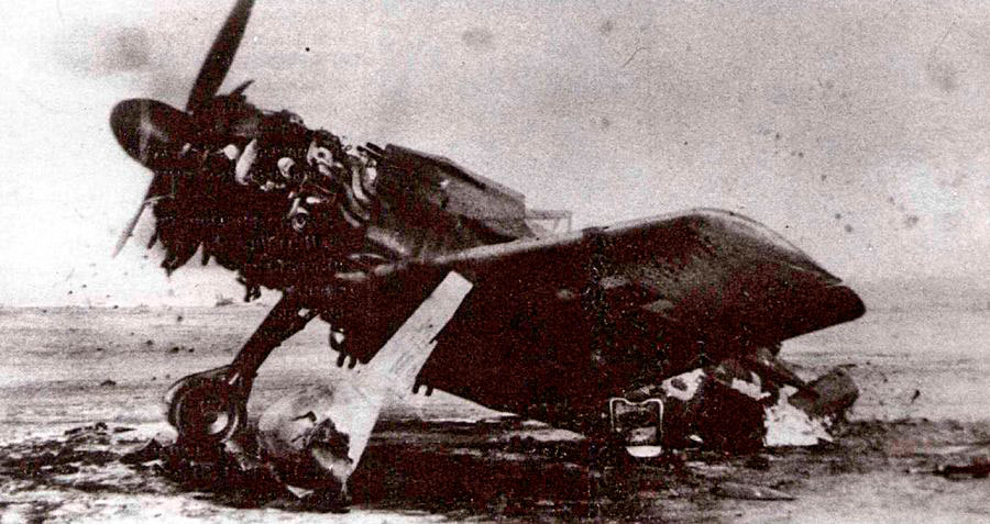 «Фокке-вульф»-190 сгоревший во врем авианалета.