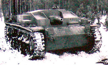 StuG III создавался как машина огневой поддержки пехоты. Модификации А-Е оснашеные короткоствольной гаубицей 75-мм, как раз являются воплощением этой концепции.