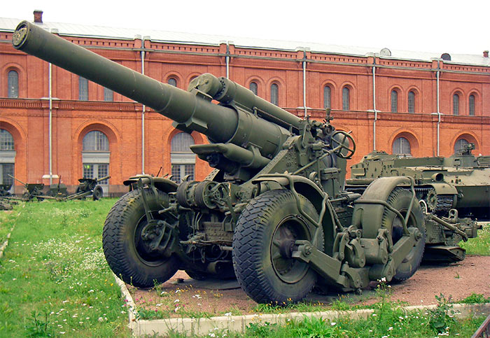 203-мм гаубица Б-4М на колесном ходу