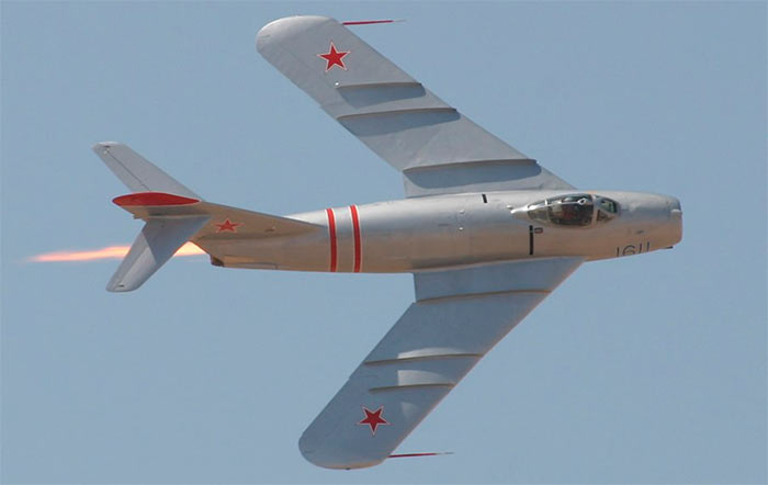 Отличить МиГ-17 от МиГ-15 внешне просто