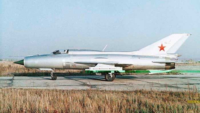 Раскраска советских истребителей МиГ-21 состояла из отсутствия окраски. 