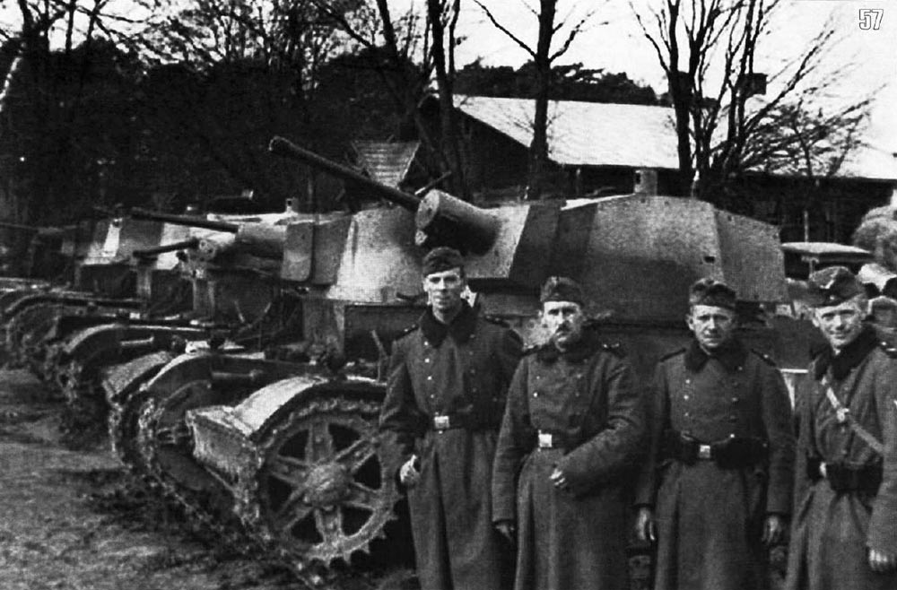 Учитывая, что к началу войны у Польши было всего-то около 80 танков типа 7TP, этот нестройный ряд немецких трофеев, лучше слов говорит о скорости немецкого наступления.