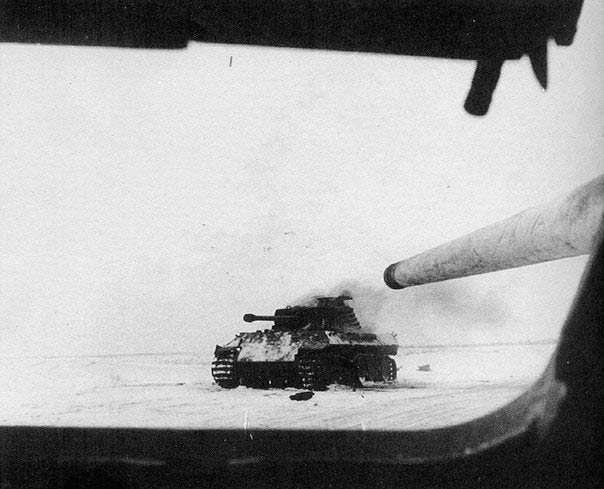 подбитый немецкий танк Pz. VI Пантера.