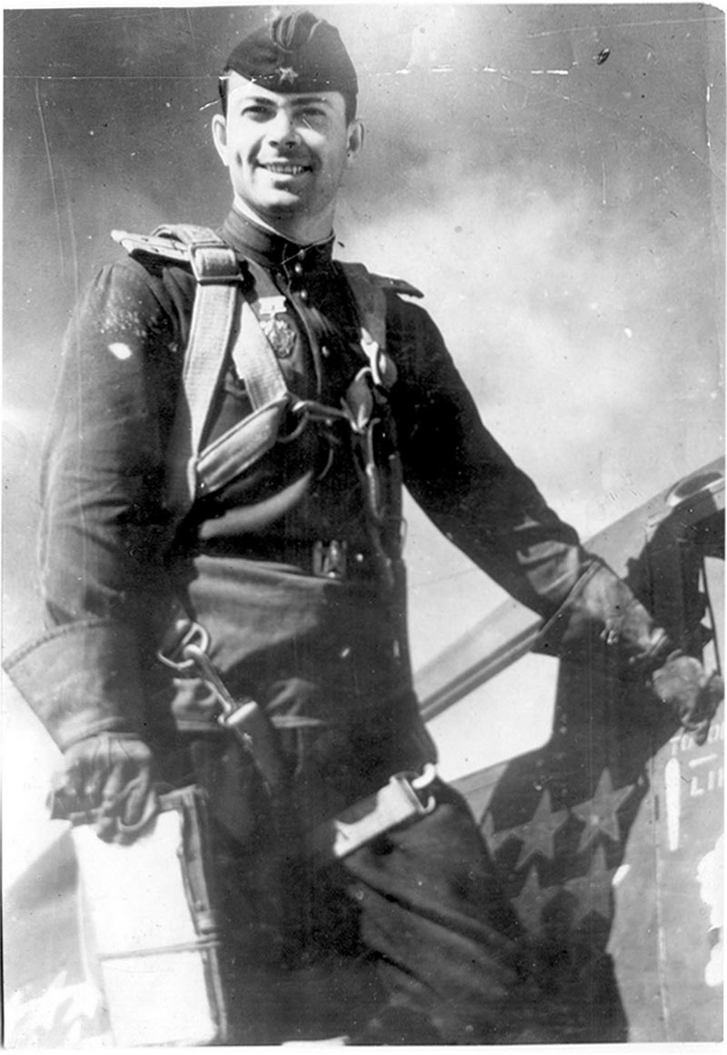 Федор Шикунов, летчик-истребитель, командир эскадрильи 69-й гвардейского истребительного авиационного полка.