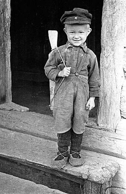 Снимок называется Сын партизана. Белоруссия, 1944 год.