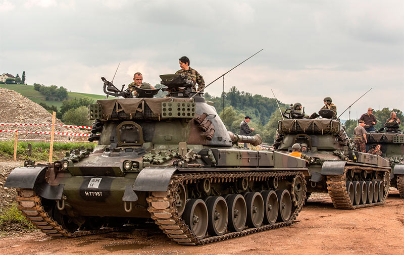 Танки Panzer 68 перед транспортировкой