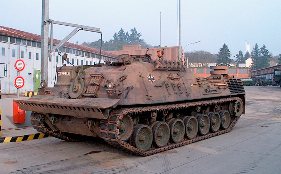 Бронированная ремонтно-эвакуационная машина Bergepanzer 2 Standart. 