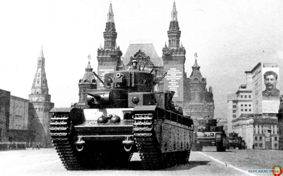 7 ноября 1933 года - один из первых парадов танка Т-35