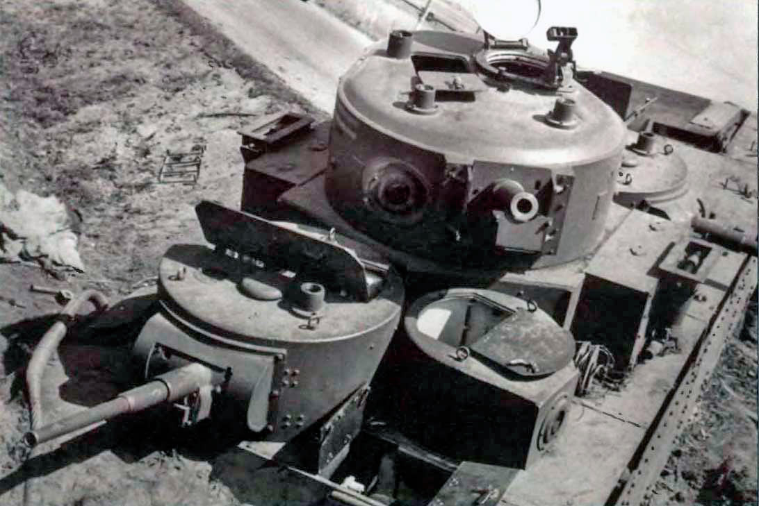 На снимке хорошо видны четыре из пяти башен танка Т-35