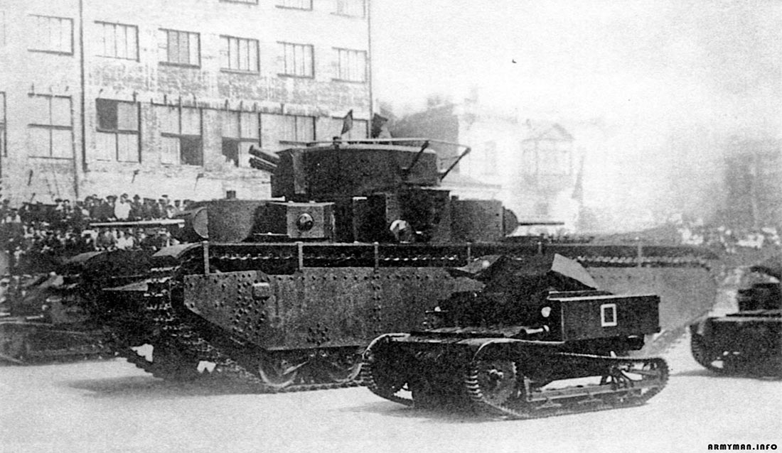 Танкетка Т-27 и танк Т-35.