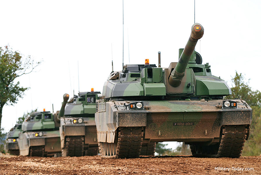 Колонна основных танков АМХ-56 «Leclerc»