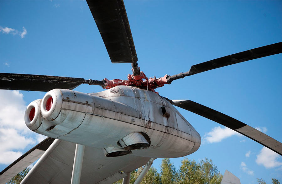 Страшно подумать - на каждом "крыле" вертолета В-12 примостилась винтомоторная группа от здоровяка Ми-6!