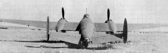 Пикирующий бомбардировщик Пе-2, вид сзади