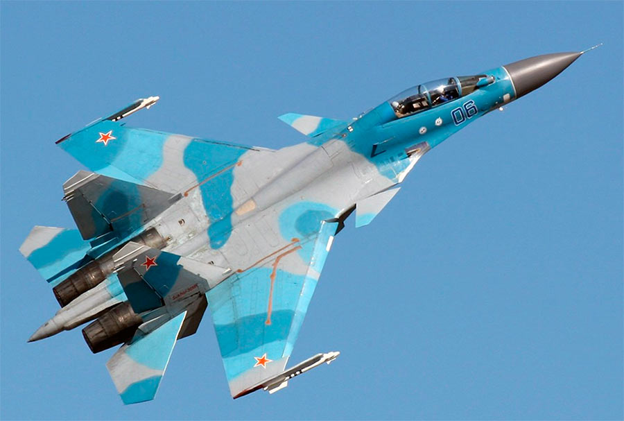 Многоцелевой истребитель-бомбардировщик Су-30
