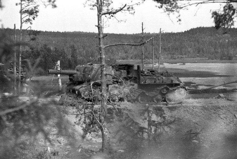 ИСУ-152 погибшая в результате детонации боезапаса. Карельский перешеек. Июнь-Июль 1944 года.