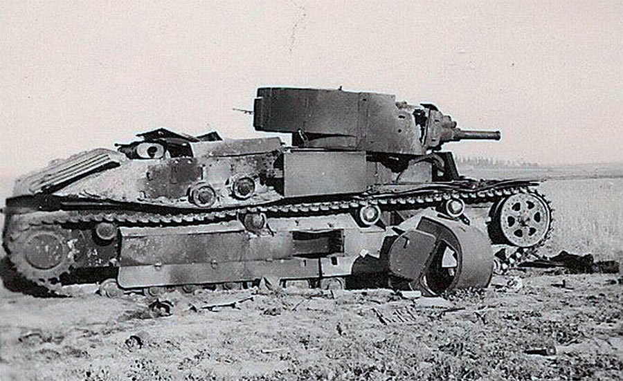 Разбитыйтанк Т-28, начало войны