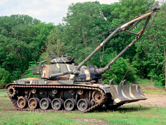 Саперный танк M728. 