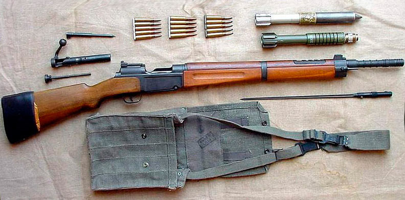 Французская винтовка MAS-36 и боеприпасы к ней, включая винтовочные гранаты калибра 20-мм
