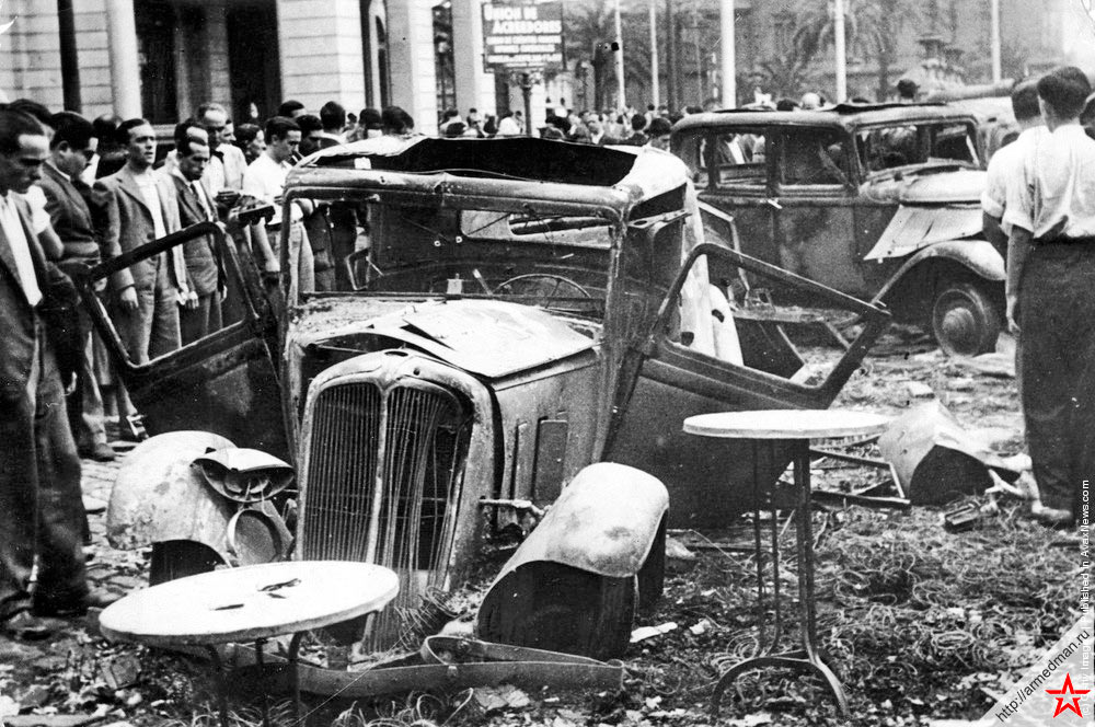 Последствия уличных столкновений с мятежниками в Барселоне, июль 1936 года.