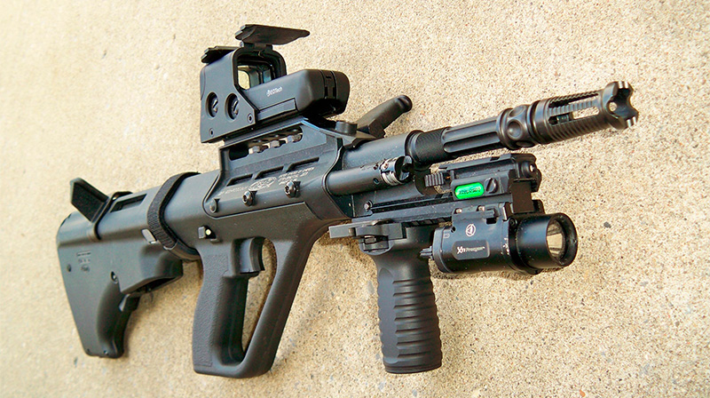 За счет модульной конструкции винтовку AUG Steyr можно превратить и в такого «монстра»