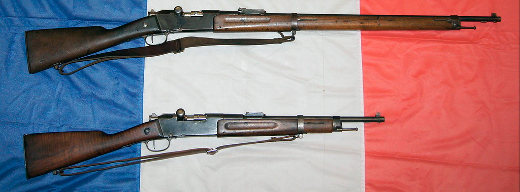 Вверху оригинальная винтовка Лебеля 1886 года, внизу модель 1886-R35, предвоенная попытка дать старому оружию вторую жизнь и превратить его в карабин