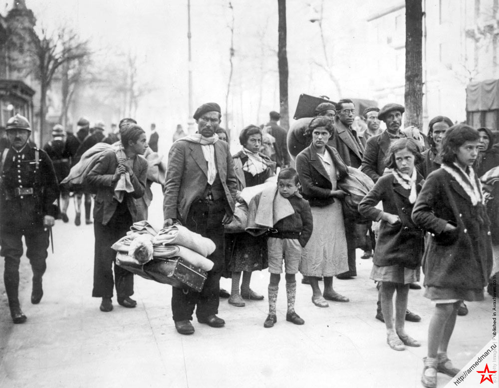 Толпа беженцев у испано-французской границы, 8 апреля 1938