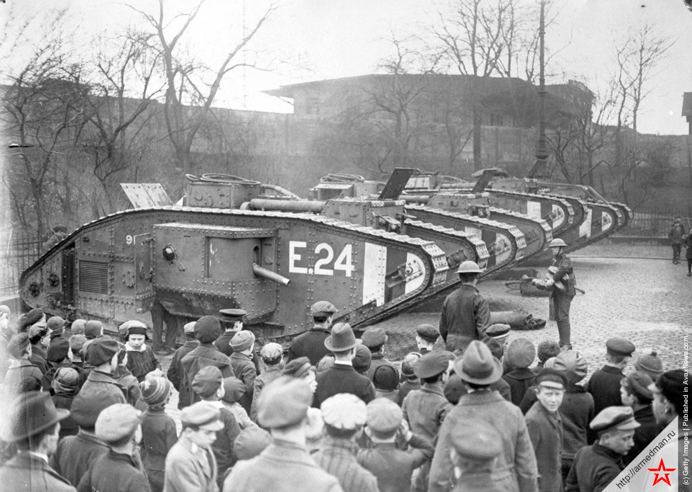 танки французов во время оккупации Дюссельдорфа в 1923 году
