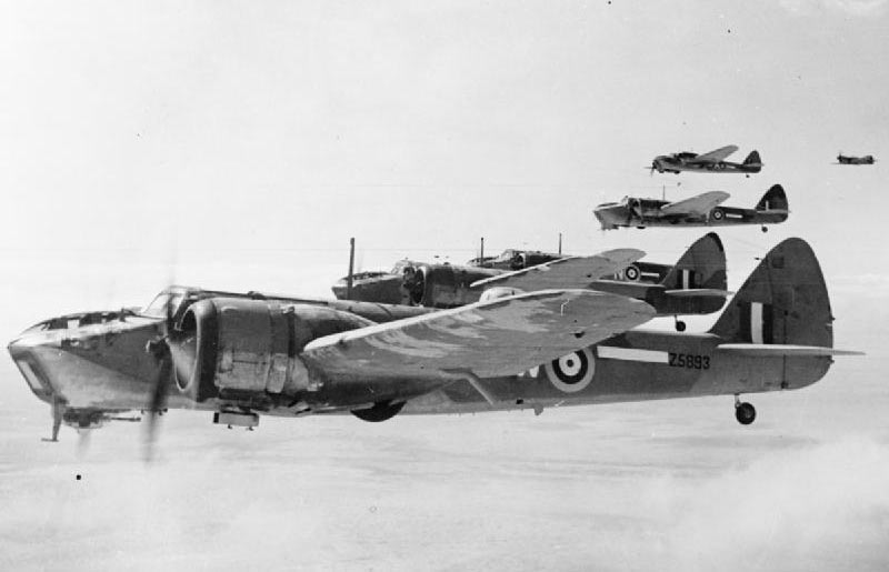 Строй бомбардировщиков Бристоль «Бленхейм» Mk.IV одной из последних серий