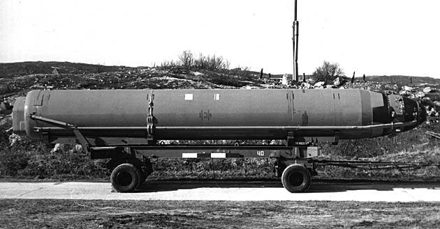 Баллистическая ракета Р-29 для подводных лодок Проекта 667Б «Мурена». Как видно из фотографии, размеры ракеты весьма не маленькие