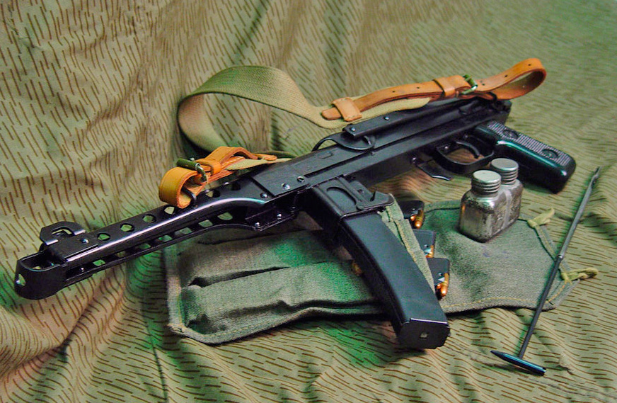Советский пистолет-пулемет ППС-43.