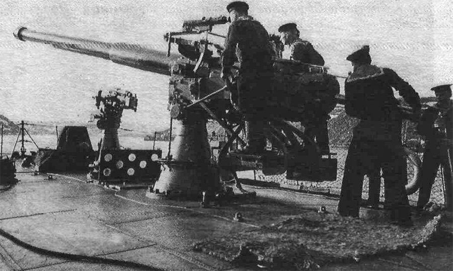 Готовое к бою 102-мм корабельное орудие, образца 1911 г.