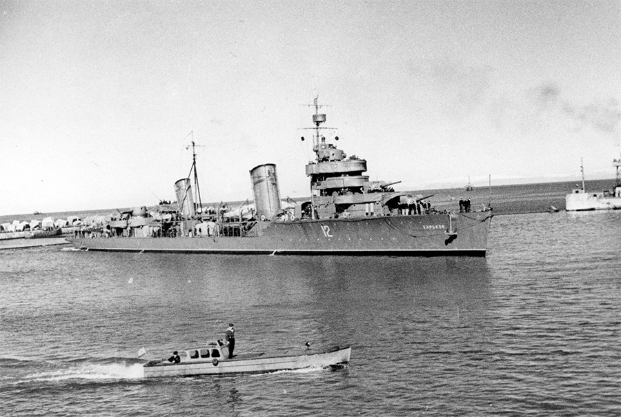 Лидер эсминцев «Харьков» в Поти, 1942-1943 годы 